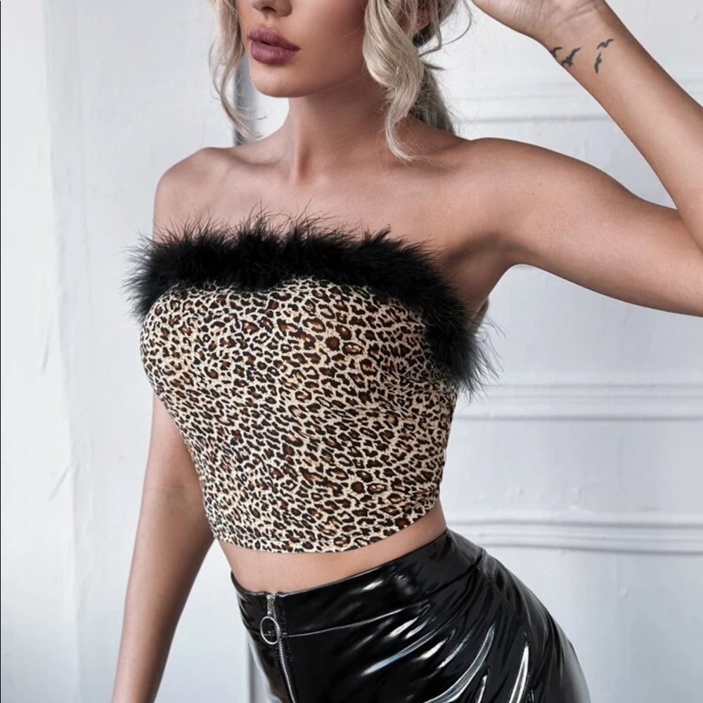 Leopard fur trim top